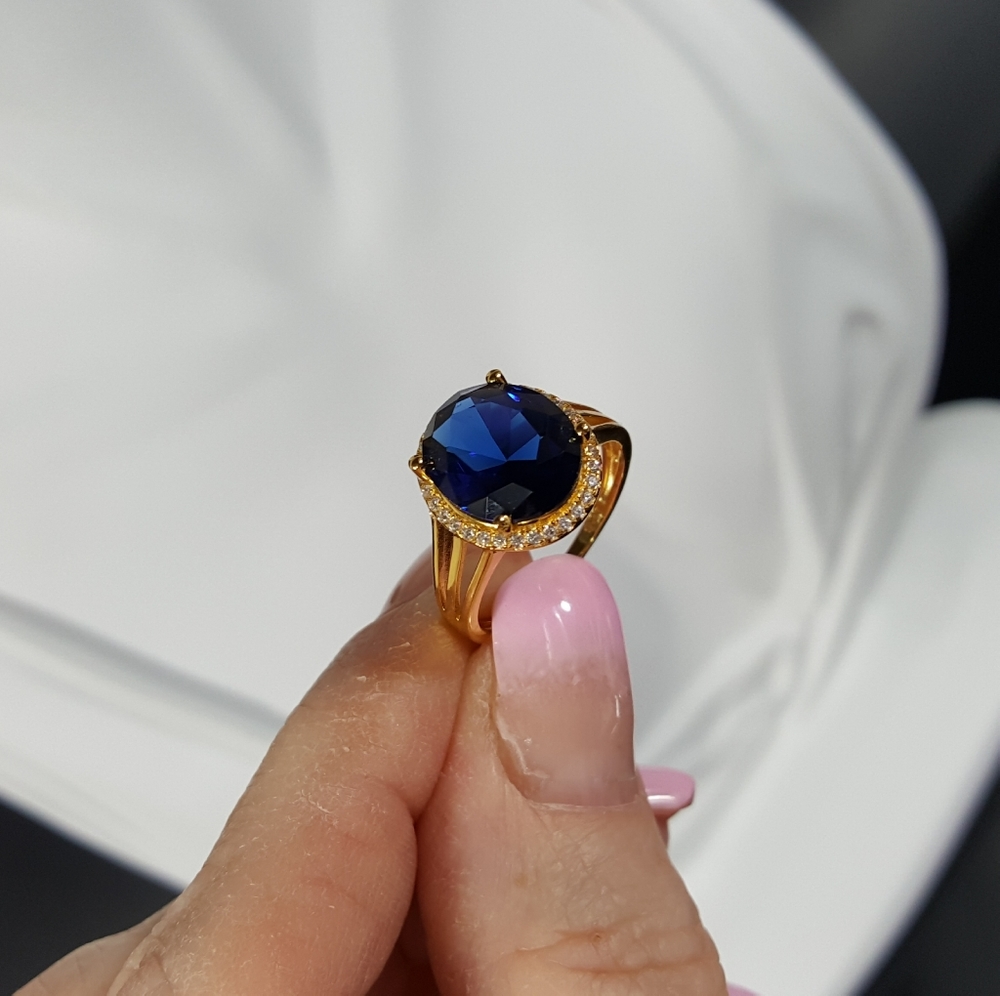 Simulated Blue Sapphire n White Diamonds - Picture 6 of 8